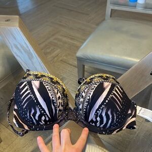 NWT CAMILLA MOULDED PLUNGE BIKINI TOP “QUECHUA KING” JUST THE TOP D CUP, XS